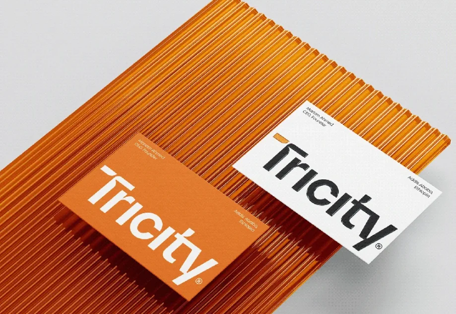 Nous développons votre identité visuelle complète, de la charte graphique à tous vos supports de communication.